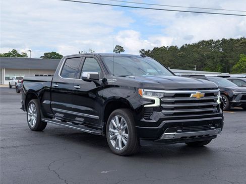 Used 2024 Chevrolet Silverado 1500 High Country w/ High Country Premium Package AWD/4WD image 8