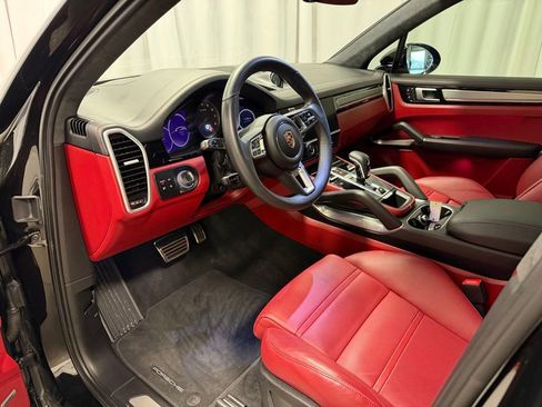 Certified 2023 Porsche Cayenne Turbo image 4