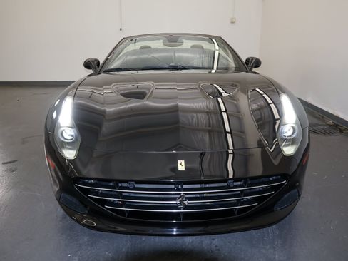 Used 2017 Ferrari California T RWD image 9