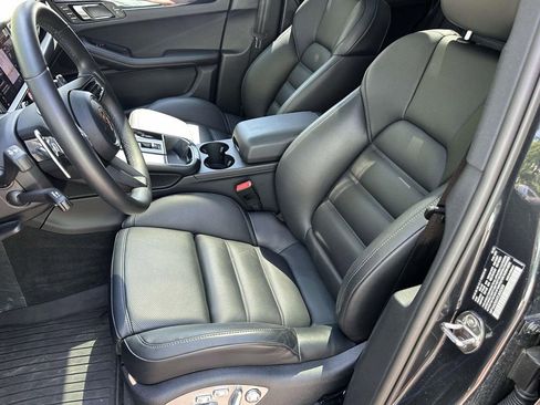 Certified 2026 Porsche Macan AWD/4WD image 12