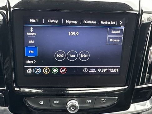 Used 2020 Chevrolet Traverse LT image 14