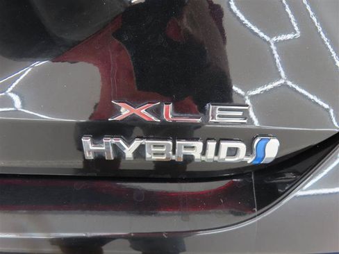 Used 2021 Toyota Avalon XLE w/ Moonroof Package FWD image 13