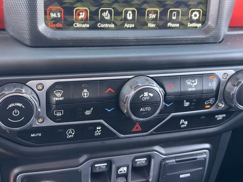 Used 2018 Jeep Wrangler Unlimited Rubicon w/ Dual Top Group AWD/4WD image 24