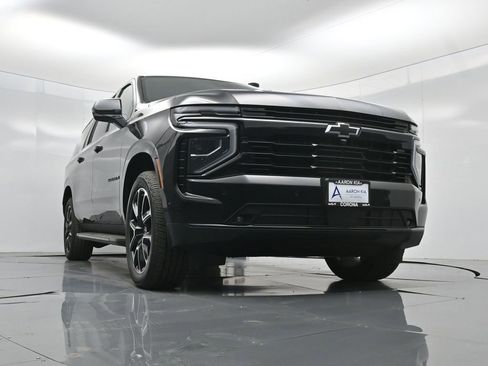Used 2025 Chevrolet Suburban RST image 39