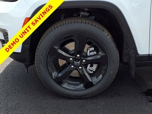 New 2025 Jeep Grand Cherokee L Limited w/ Luxury Tech Group II image 21