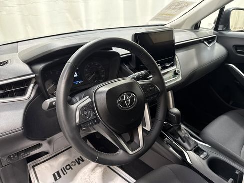Used 2025 Toyota Corolla Cross LE FWD image 17
