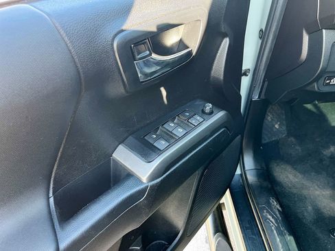 Used 2023 Toyota Tacoma TRD Sport w/ Technology Package RWD image 17