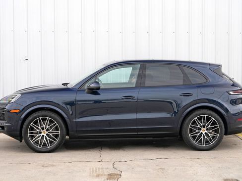 Used 2024 Porsche Cayenne w/ Technology Package image 51