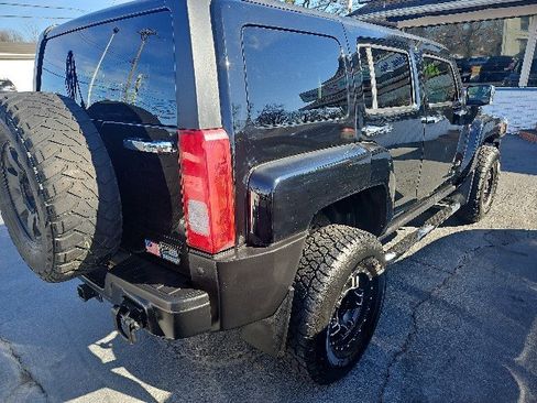 Used 2007 HUMMER H3 image 2
