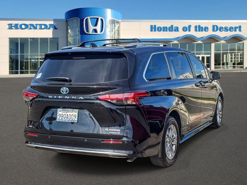 Used 2022 Toyota Sienna Platinum image 7