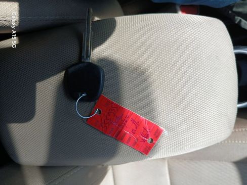 Used 2016 Toyota Corolla LE FWD image 33
