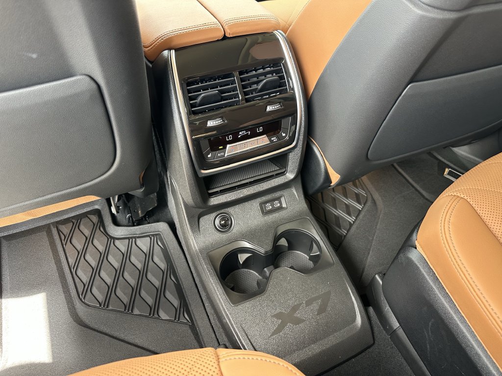Used 2024 BMW X7 xDrive40i AWD/4WD image 18