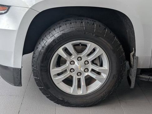 Used 2018 Chevrolet Suburban LT image 4
