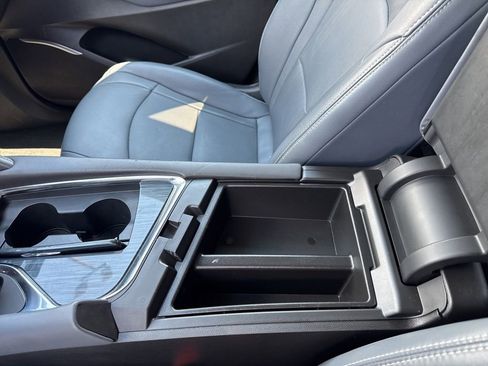 Used 2021 Buick Enclave Essence image 46