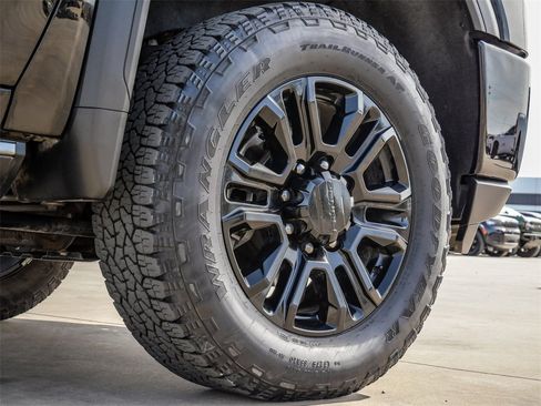 Used 2023 GMC Sierra 2500 Denali w/ Denali Black Diamond Edition image 9