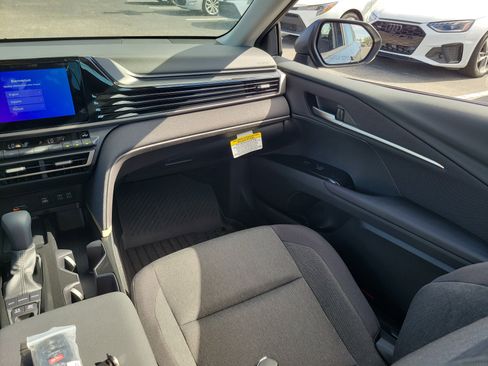 Used 2025 Toyota Camry LE image 16