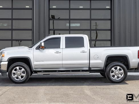 Used 2018 GMC Sierra 2500 SLT w/ Duramax Plus Package image 4