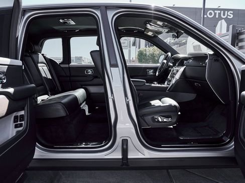 Used 2023 Rolls-Royce Cullinan image 26