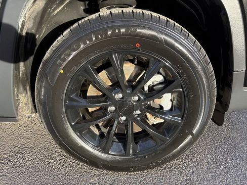 Used 2023 Jeep Cherokee Altitude Lux image 27