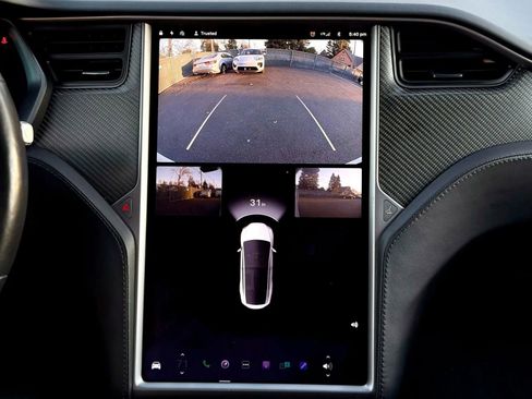 Used 2018 Tesla Model X 75D image 18