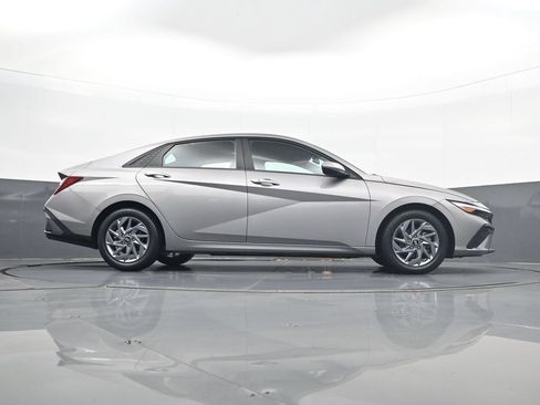 Certified 2024 Hyundai Elantra SEL FWD image 25