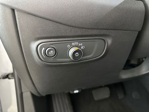 Used 2024 Chevrolet Equinox LT FWD image 19