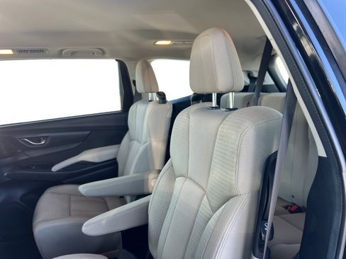 Used 2024 Subaru Ascent Premium w/ Convenience Package image 12