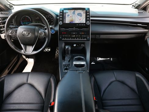Used 2022 Toyota Avalon XSE FWD image 2