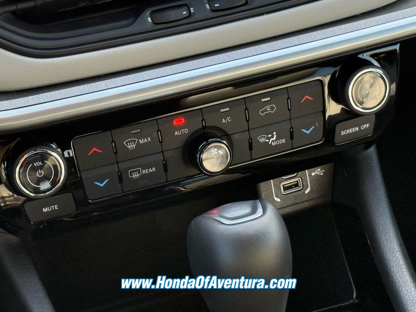 Used 2026 Jeep Compass Limited AWD/4WD image 16