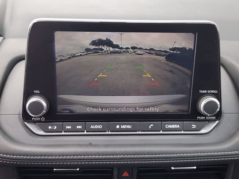 Used 2024 Nissan Rogue SV FWD image 13