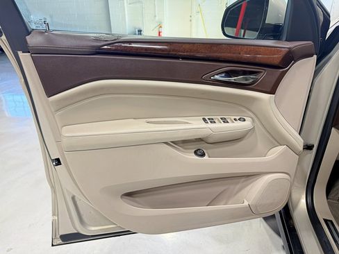 Used 2010 Cadillac SRX Luxury image 32