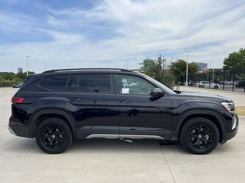 Used 2025 Volkswagen Atlas Peak Edition SE AWD/4WD image 3