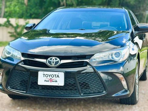 Used 2017 Toyota Camry SE FWD image 2