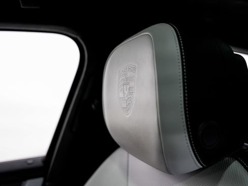 Used 2024 Porsche Cayenne S image 19