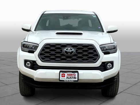 Used 2022 Toyota Tacoma TRD Sport w/ Technology Package RWD image 4