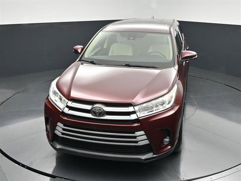 Used 2018 Toyota Highlander Plus w/ Carpet Mat Package (TMS) AWD/4WD image 20