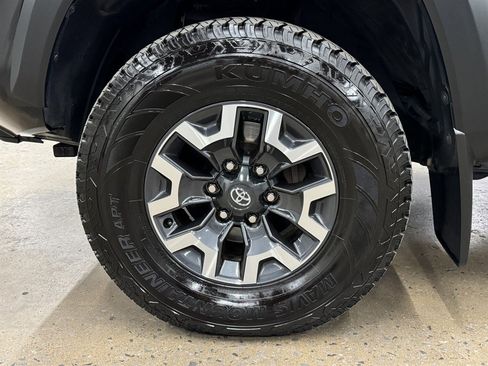 Used 2023 Toyota Tacoma TRD Off-Road w/ Technology Package AWD/4WD image 6