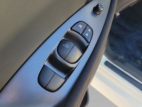 Used 2023 Nissan Leaf S image 18