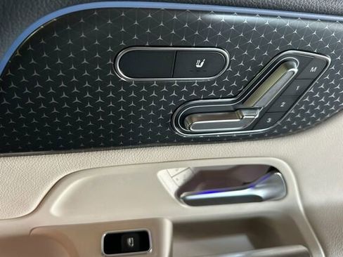 Used 2025 Mercedes-Benz GLB 250 image 21