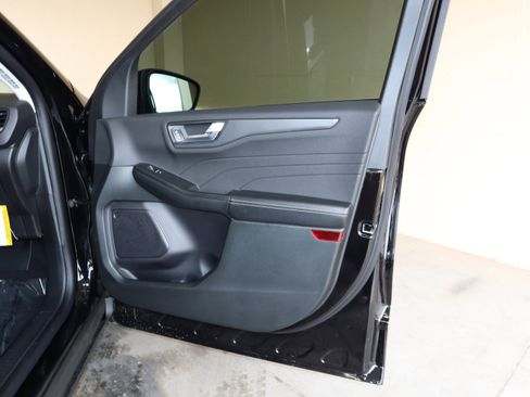 New 2026 Ford Escape SE image 39