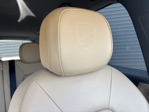 Certified 2022 Porsche Cayenne E-Hybrid AWD/4WD image 29