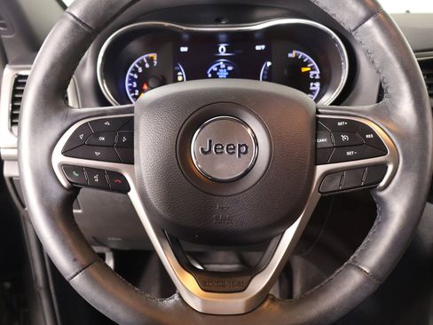 Used 2019 Jeep Grand Cherokee Altitude image 3