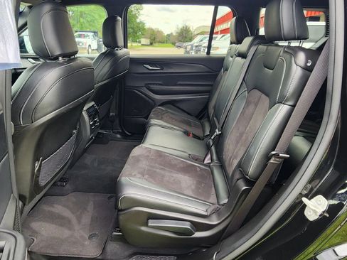 Used 2024 Jeep Grand Cherokee L Laredo image 18