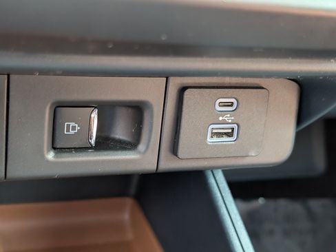 Used 2022 Ford Maverick Lariat FWD image 26