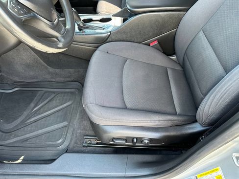 Used 2017 Chevrolet Malibu LT FWD image 19