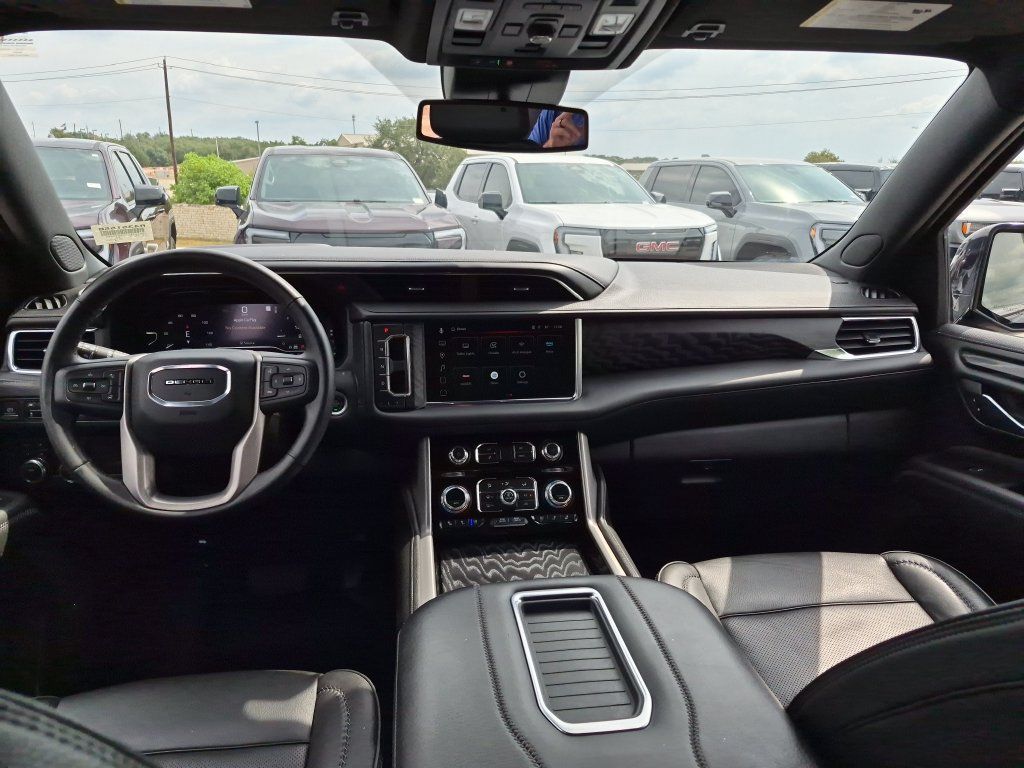 Used 2023 GMC Yukon XL Denali AWD/4WD image 28