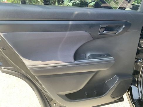Certified 2024 Toyota Highlander LE FWD image 15