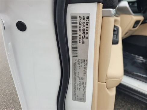 New 2026 Jeep Grand Cherokee Limited w/ Luxury Tech Group II image 21