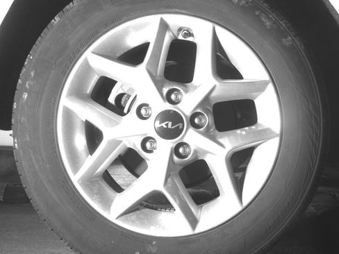 Used 2025 Kia Soul LX w/ LX Technology Package image 15