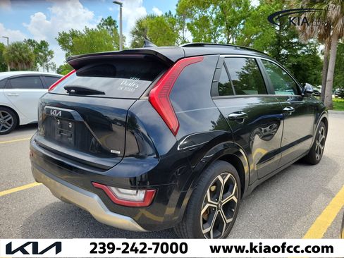 Used 2023 Kia Niro SX Touring FWD image 8